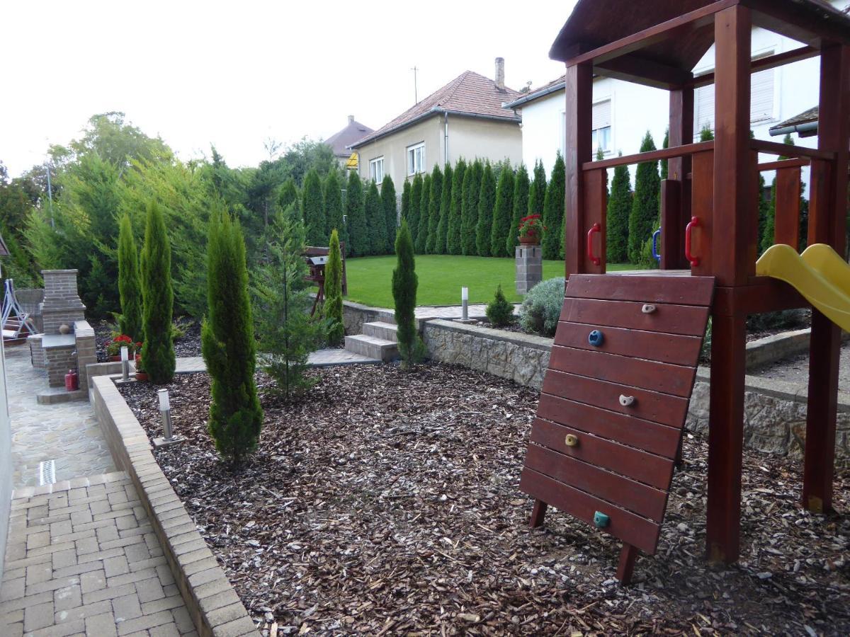 Belvarosi Nemes Apartmanhaz Szekszárd Exteriör bild