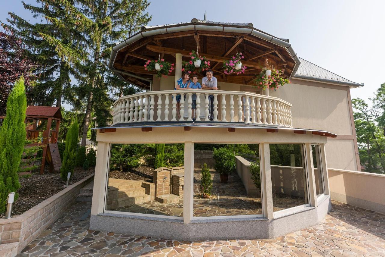 Belvarosi Nemes Apartmanhaz Szekszárd Exteriör bild