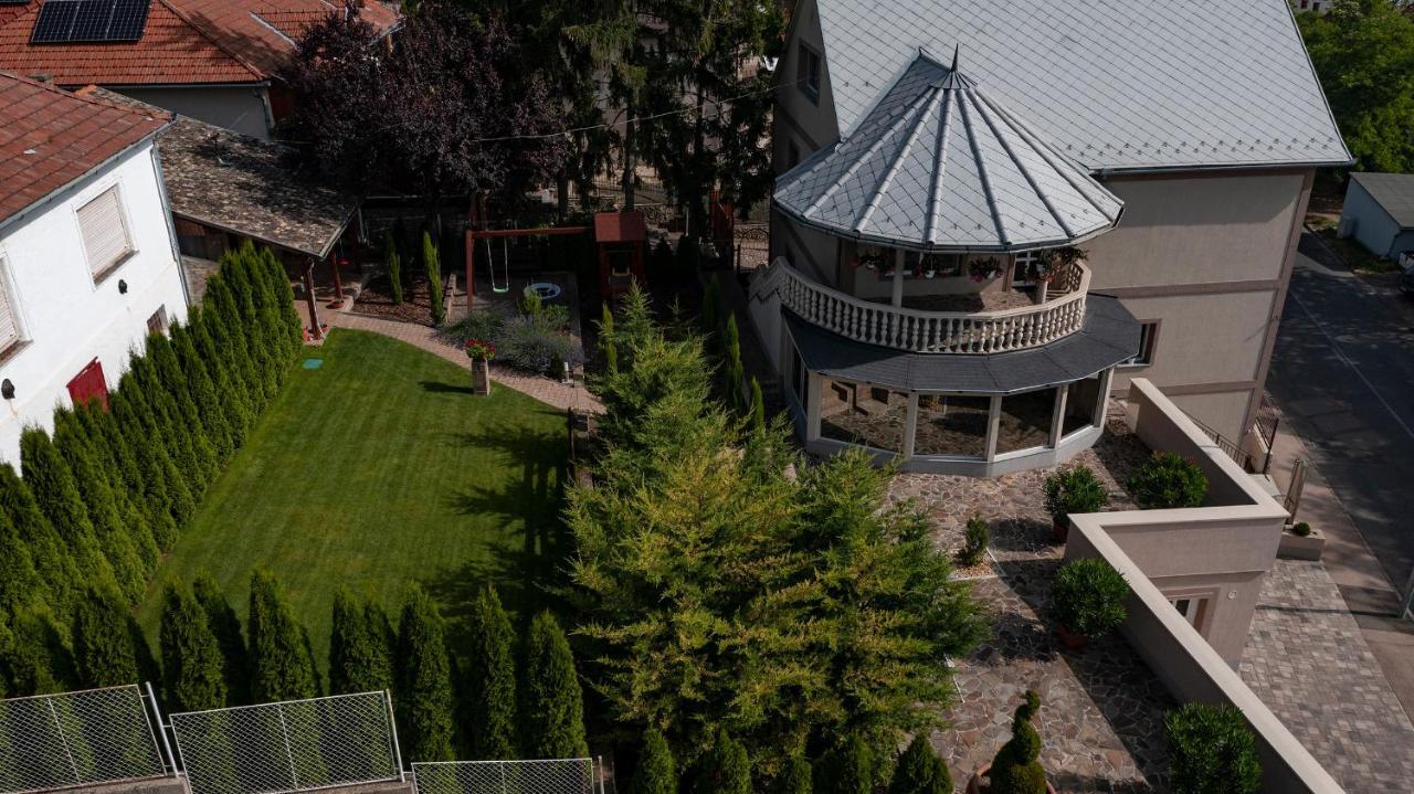 Belvarosi Nemes Apartmanhaz Szekszárd Exteriör bild