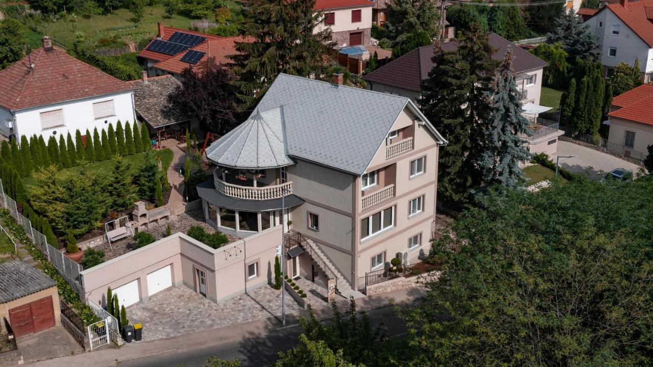 Belvarosi Nemes Apartmanhaz Szekszárd Exteriör bild