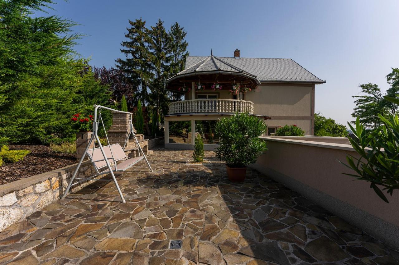 Belvarosi Nemes Apartmanhaz Szekszárd Exteriör bild