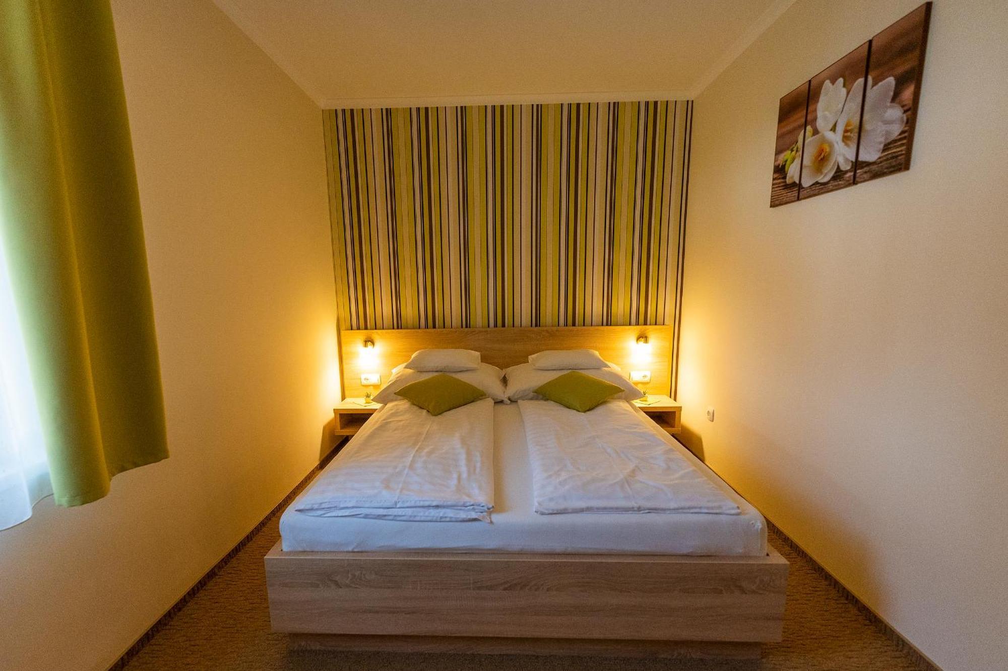 Belvarosi Nemes Apartmanhaz Szekszárd Exteriör bild