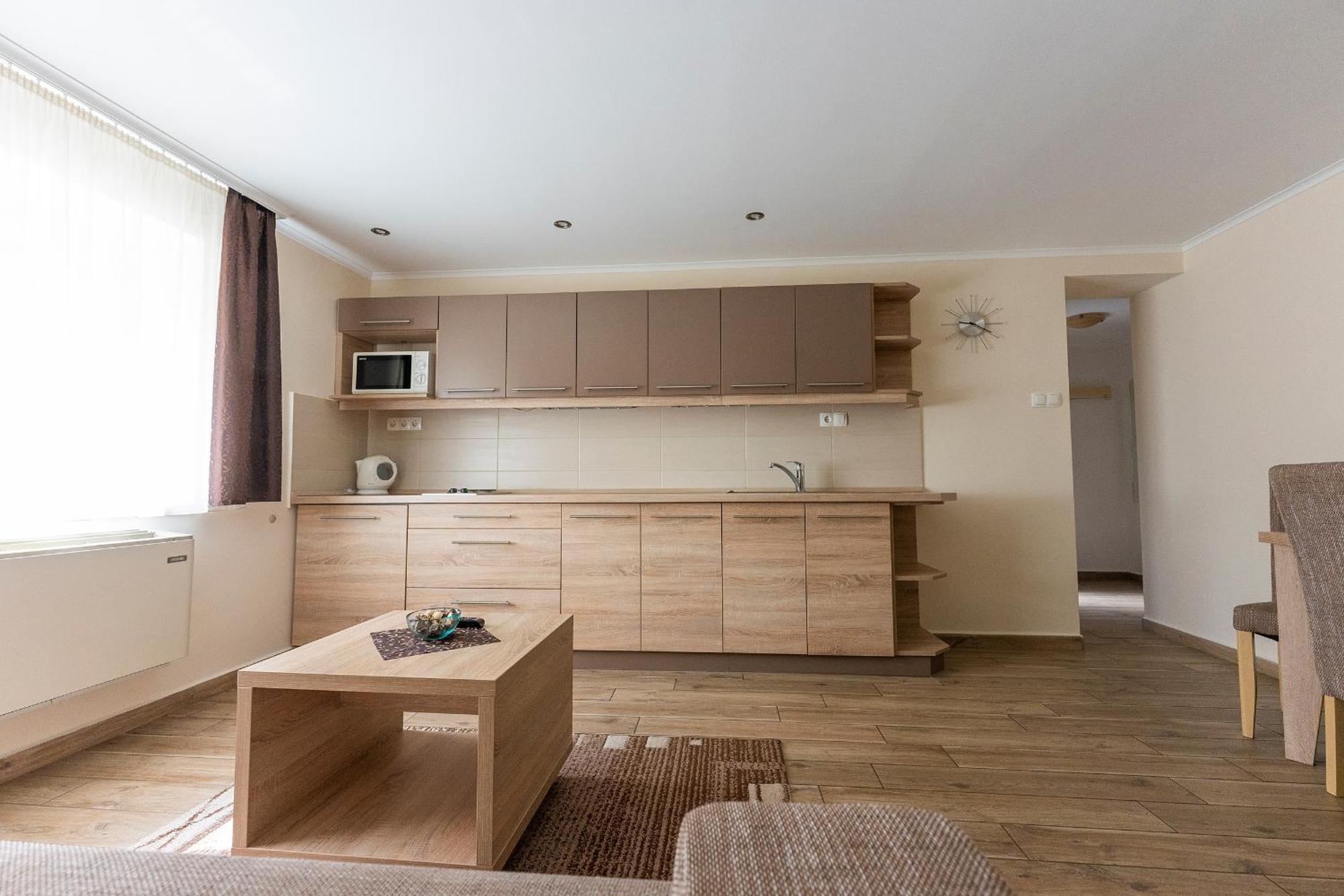 Belvarosi Nemes Apartmanhaz Szekszárd Exteriör bild