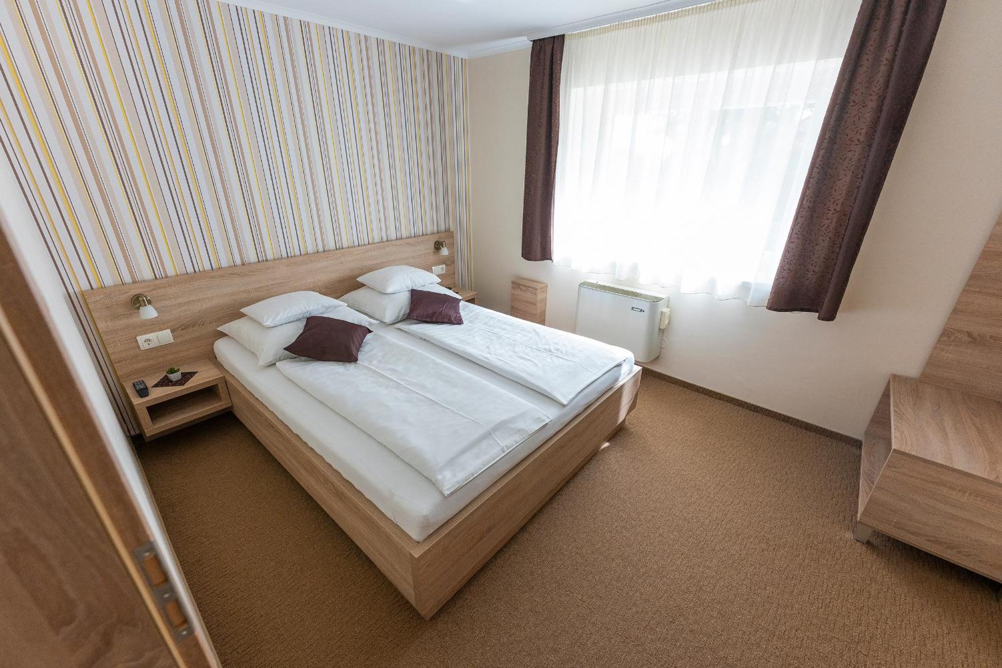Belvarosi Nemes Apartmanhaz Szekszárd Exteriör bild
