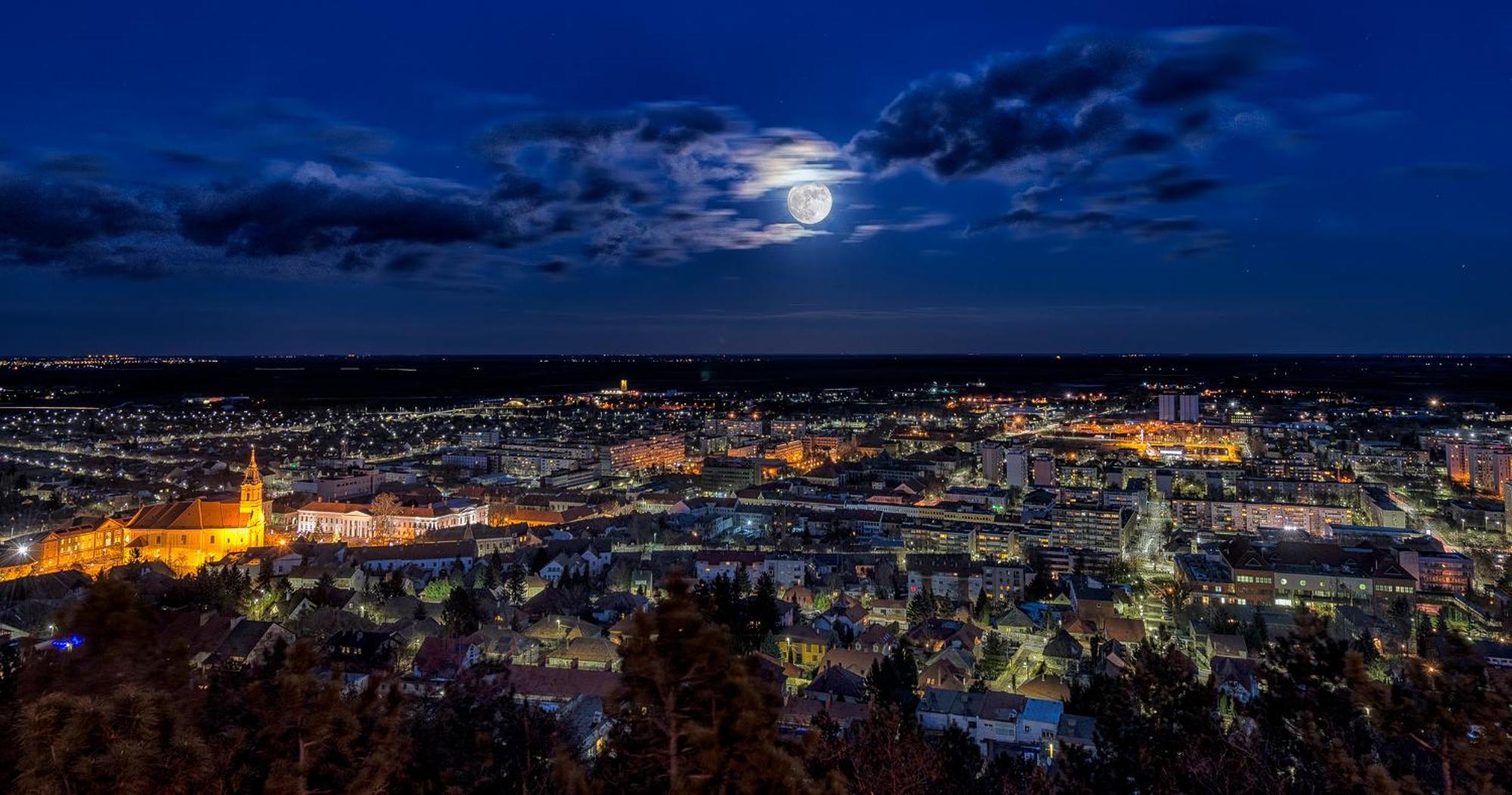 Belvarosi Nemes Apartmanhaz Szekszárd Exteriör bild