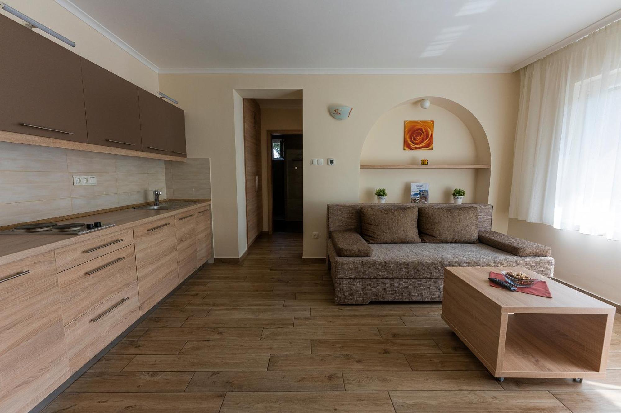Belvarosi Nemes Apartmanhaz Szekszárd Exteriör bild