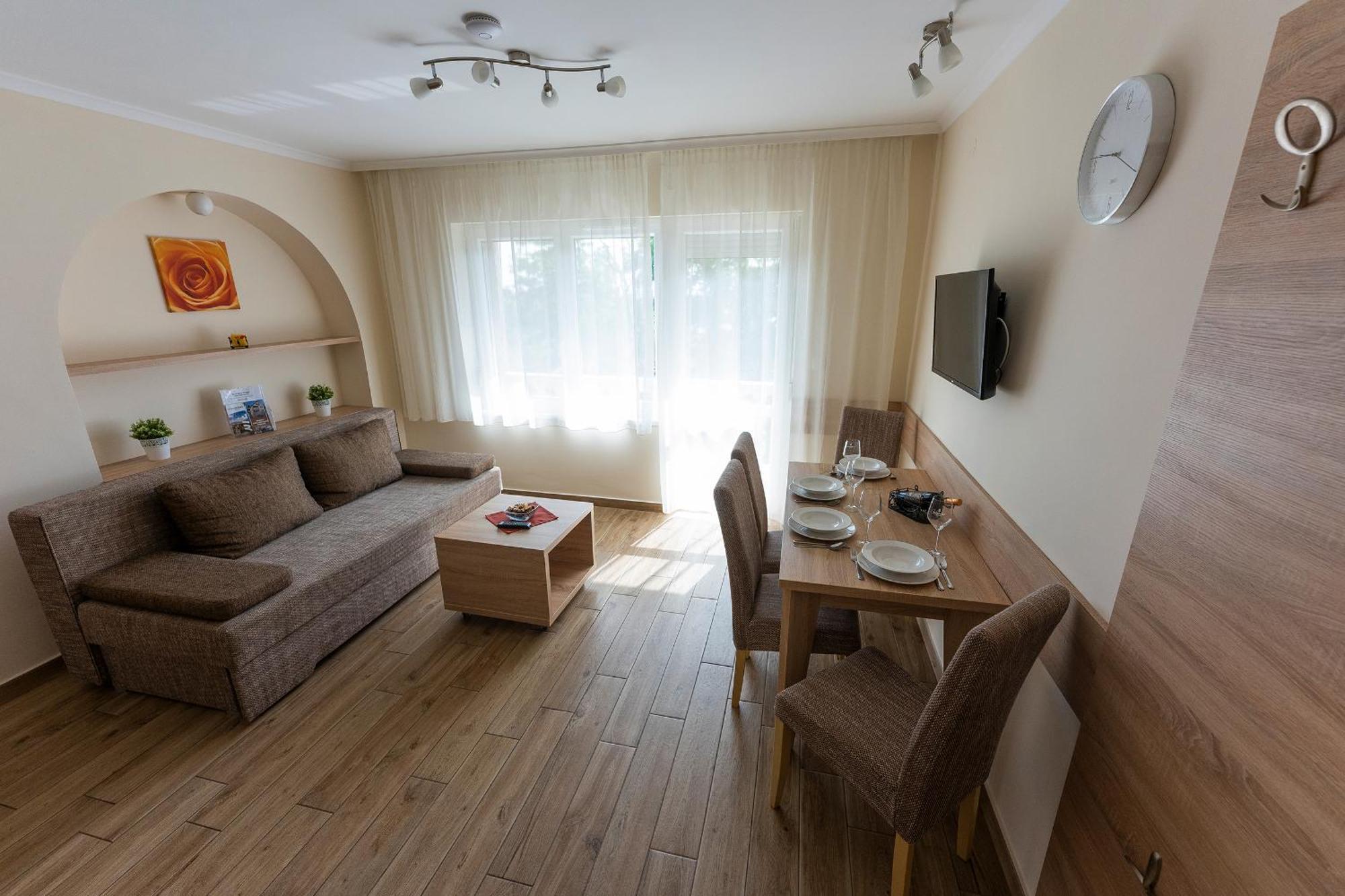 Belvarosi Nemes Apartmanhaz Szekszárd Exteriör bild