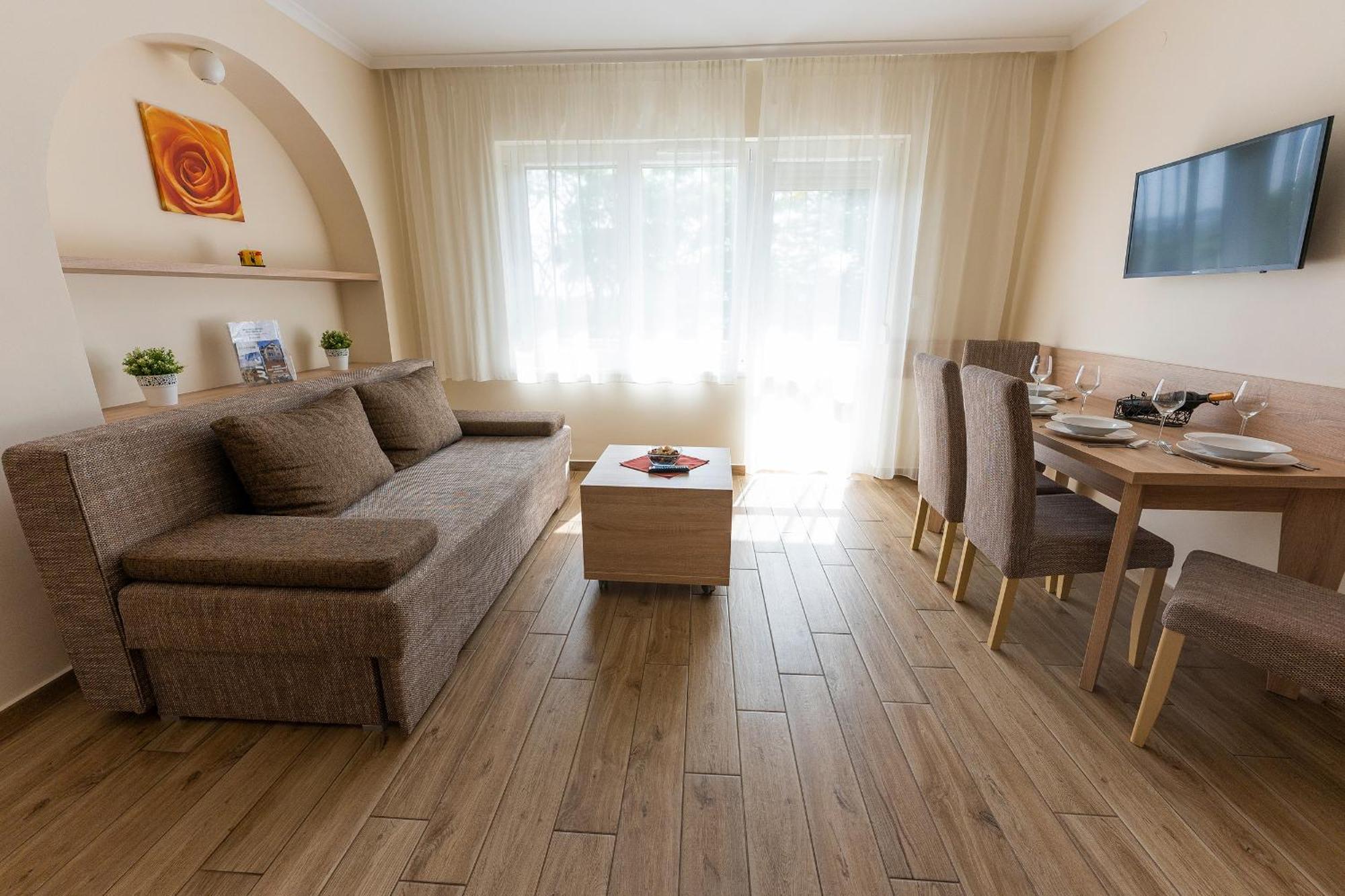 Belvarosi Nemes Apartmanhaz Szekszárd Exteriör bild