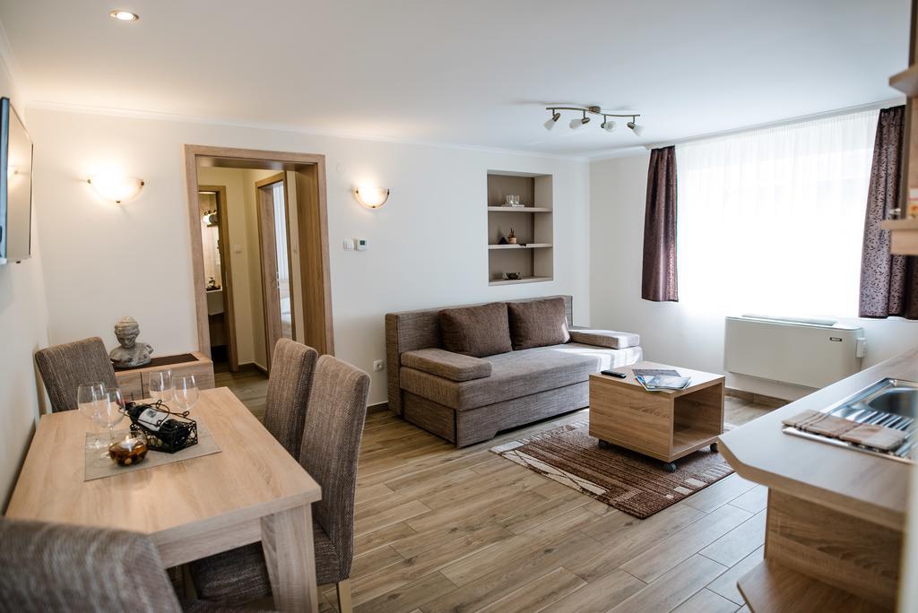 Belvarosi Nemes Apartmanhaz Szekszárd Exteriör bild